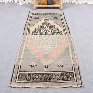 Alfombra vintage turca pequeña descolorida Oushak para entrada de 2 x 4,5 pies, alfombra verde para dormitorio, bonita decoración de granja hecha a mano, étnica, bohemia, oriental