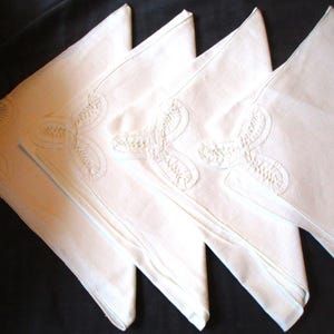 Vintage Linen Napkins with Battenburg Lace - Set of 4