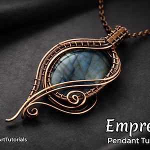 Puede incluir: Colgante artesanal de alambre de cobre con una piedra preciosa azul-verde en el centro. El colgante tiene un diseño intrincado y arremolinado y está suspendido de una cadena a juego. La palabra "Empress" se muestra en texto blanco.