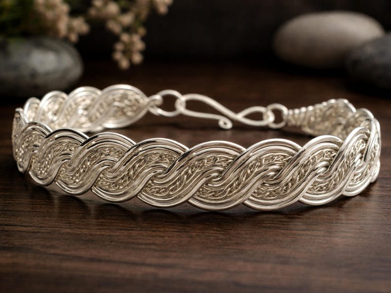 WireArtTutorials Infinity bracelet wire wrap tutorial, beading patter, DIY jewelry making, wrapping, weaving, copper art tutorial, craft image 2