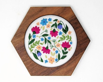 Bastidor hexagonal para bordar: Exhibidor de madera para bordado de punto de cruz.