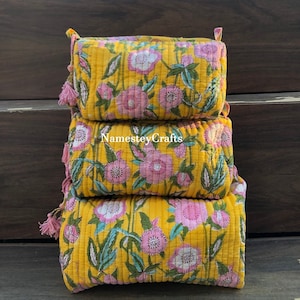 Set van katoenen gewatteerde make-uptassen: handgestikte toilettassen met bloemenprint en bloemenKerstcadeau