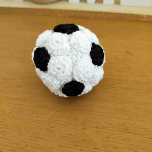 Patron footballeur amigurumi footballeur crochet benjamin footballeur au crochet patron Benjamin au crochet crochet soccer pattern image 2