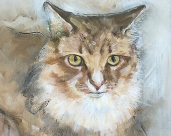 Op de afbeelding: Een schilderij van een tabbykat met gele ogen, zittend op een lichtbruine bank. De kat kijkt recht naar de kijker. Het schilderij is onderaan rechts gesigneerd met "J. DeCurtis '12".