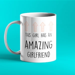 Dieses Mädchen hat eine erstaunliche Freundin - Valentinstag Geschenk für Freundin - lustiges Valentinstag Geschenk für sie