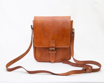 Cognac Leather Briefcase: Versatile Cowhide Messenger Bag
