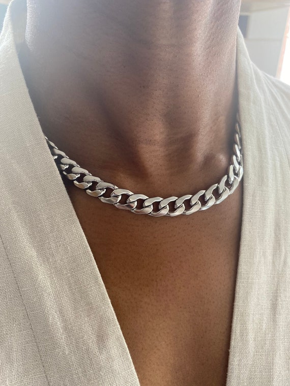 Chunky Oval Chain Link Silver-Toned Choker Necklace, Chokers, Choker Sets,  Metal Choker, Costume Choker, चोकर नेकलेस - Ayesha Fashion Private Limited  | ID: 2851791161173