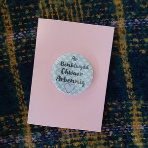 Feliz tarjeta de cumpleaños de la hermana. Tarjeta de hermana galesa de feliz cumpleaños.