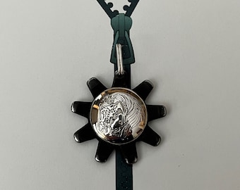Black Spur Rowel Zipper Pull with a Horse Concho