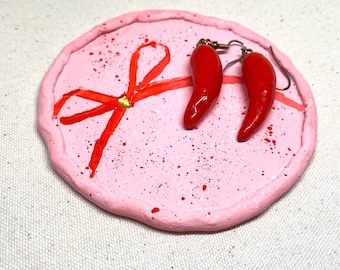 Niedliches Schmucktablett - mattes Tellerchen mit rosa Schleife und Sprenkeln - Ringhalter - Ringschale - Geschenk zum Muttertag