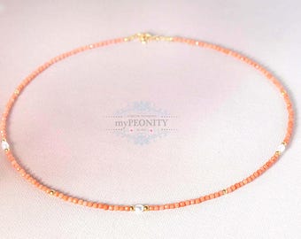 Fint halsband av frökorall och ris-sötvattenspärlor, litet halsband av korall och sötvattenspärlor, TKg016