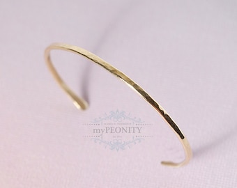 Delicate brass bangle, hammered finish, dainty minimalist gold bangle open, SA009