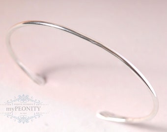 Delicate, narrow, open silver bangle, SA013