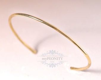 Delicado brazalete abierto de latón, brazalete liso y apilable, pulsera minimalista, brazalete de oro, pulsera simple, dama de honor, SA012