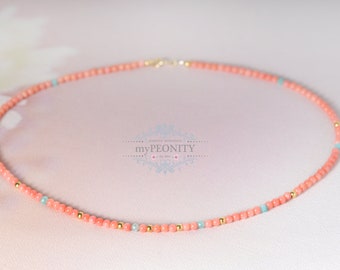Delikat sommarhalsband med rosa och röda äkta korallpärlor, TKg007
