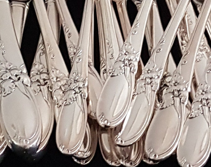 Vintage Oneida Silver WHITE ORCHID, Community Plate Silverplate, 32 Piece Cutlery Set, Service for 8, Dinner Fork, Dinner Knife, Teaspoon