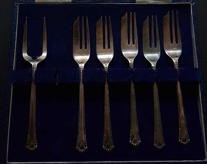 Set of 5 Dessert Forks and Dessert Server in Presentation Box, EPNS Forks, Made in England, 1950s-1960s