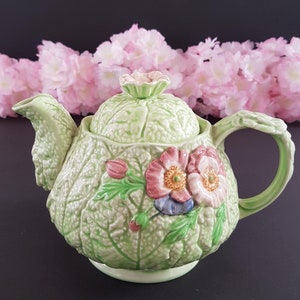 Tetera vintage de mayólica con diseño floral verde de mediados de siglo de Melba Ware