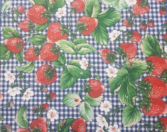 Vintage Strawberry Cloth Dinner Napkins, 14 inch Square, Matching Set of 12