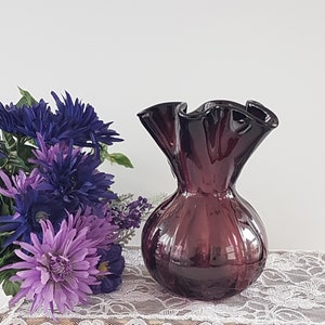7-inch Blown Glass Purple Amethyst Glass Flower Vase with Ruffled Edge - Handcrafted Art Deco Centerpiece