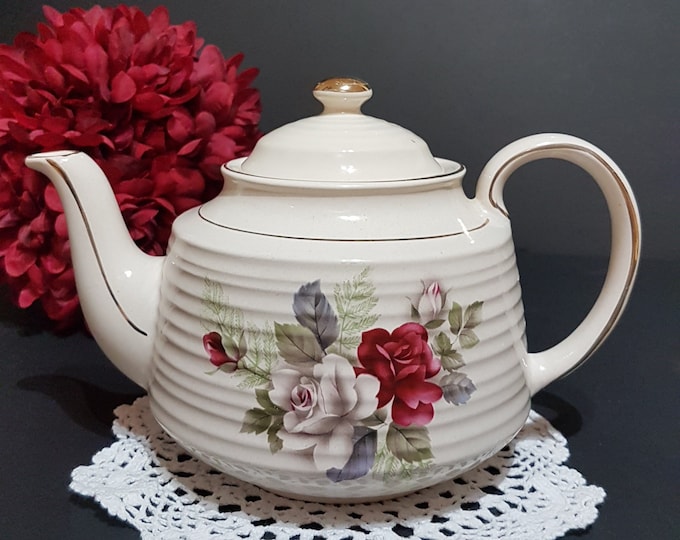 Vintage Sadler England Teapot, White & Red Roses, 5 Cup Capacity, Horizontal Ribs, Gold Accents, Made in England, 1940s