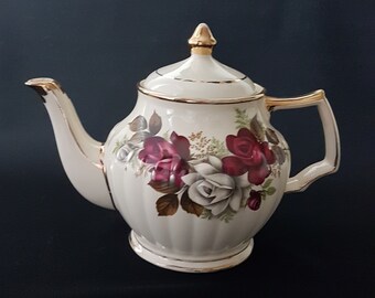 Sadler England, Vintage Sadler Teapot, White and Red Roses, Full Size, 5 Cups, Made in England, 1950s