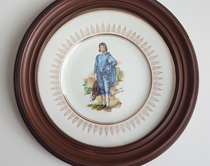 A Hummingbird Heirloom - Decorative Wall Plate Frames A Hummingbird Heirloom - Decorative Wall Plate Frames