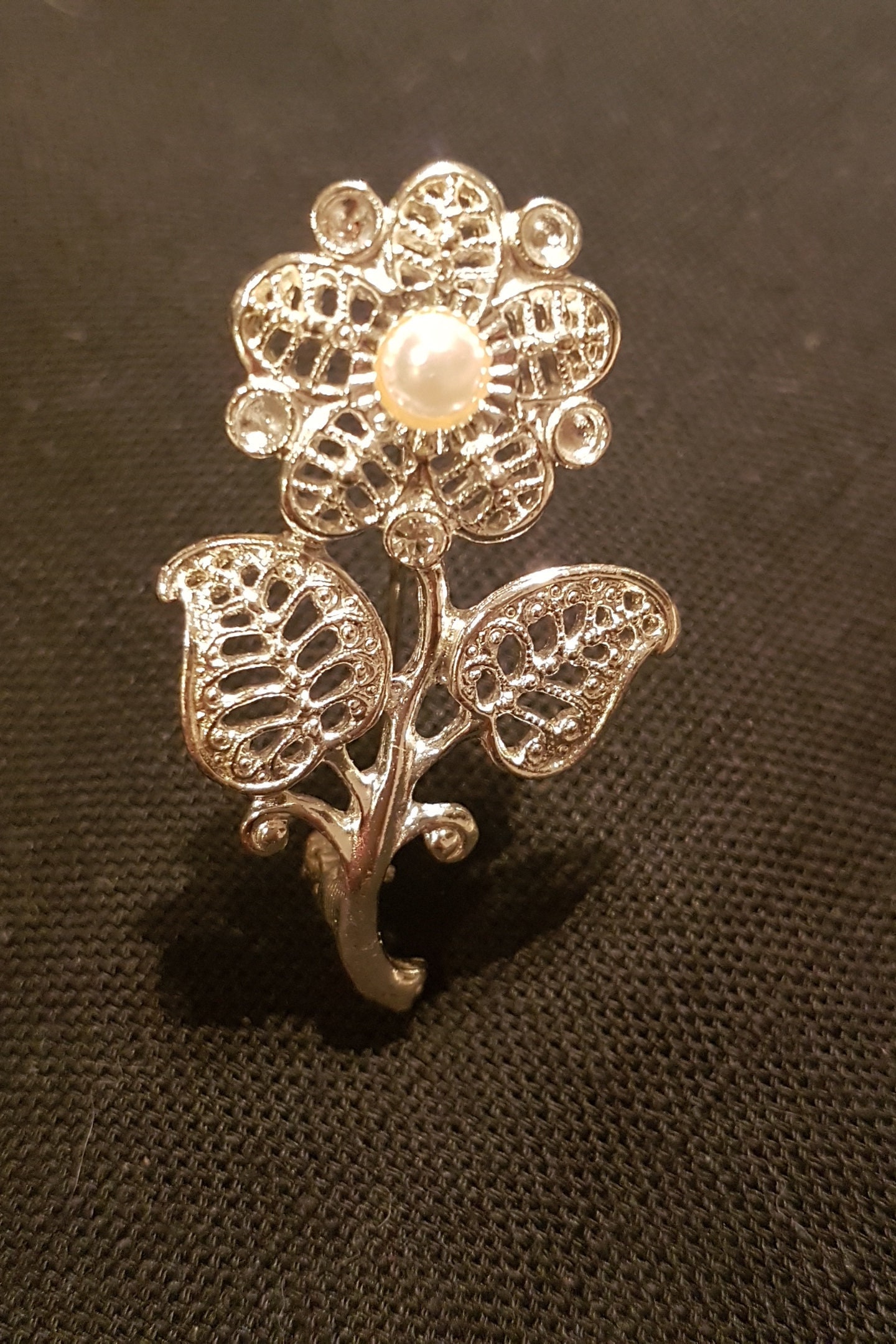 Vintage Silver Metal Flower Brooch/ Pin