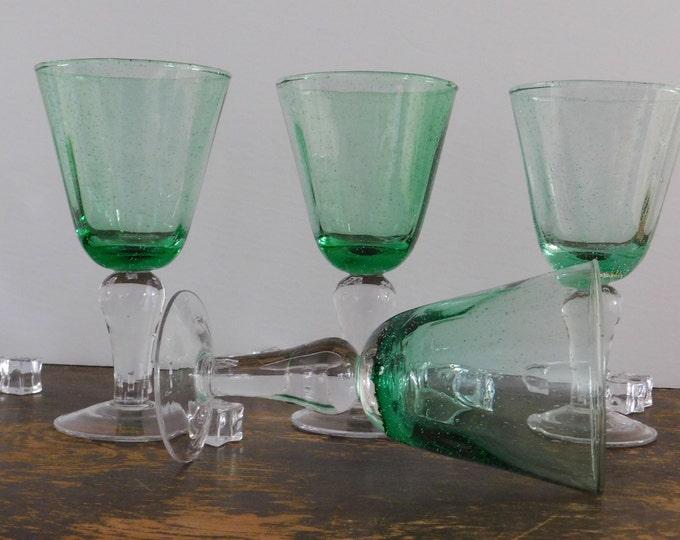 Green Blown Glass Wine Glasses, Set of 2, 16oz Goblets, Clear Teardrop Stem, Green Bubble Flare Bowl