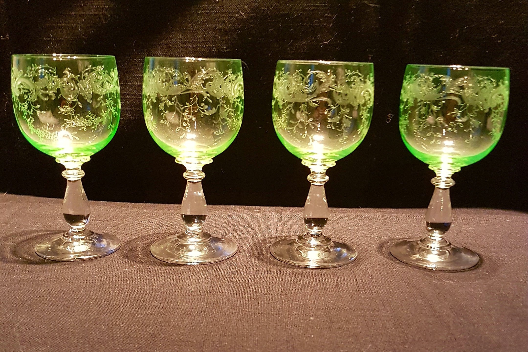 Set of 4 Green Etched Wine Glasses, Vintage Stemware, Vintage Wine
