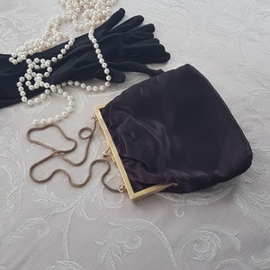 Schwarze Abendtasche, Vintage Hang From Schultertasche, Kiss Lock, handgemacht in Hong Kong, 1960er Jahre