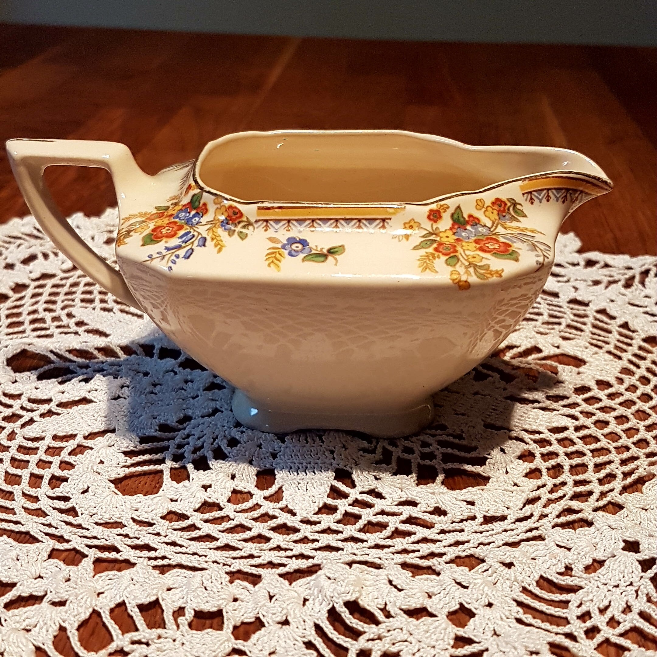 John Maddock & Sons / Royal Ivory in the ROYAL CAMERONIAN pattern