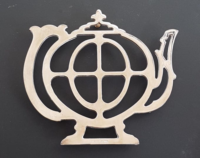 Vintage Silverplate Teapot-Shaped Trivet: Elegant Tea Party Decor & Hot Plate Protector