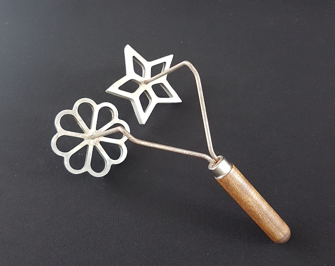 Vintage Double Rosette Iron with Single Wooden Handle