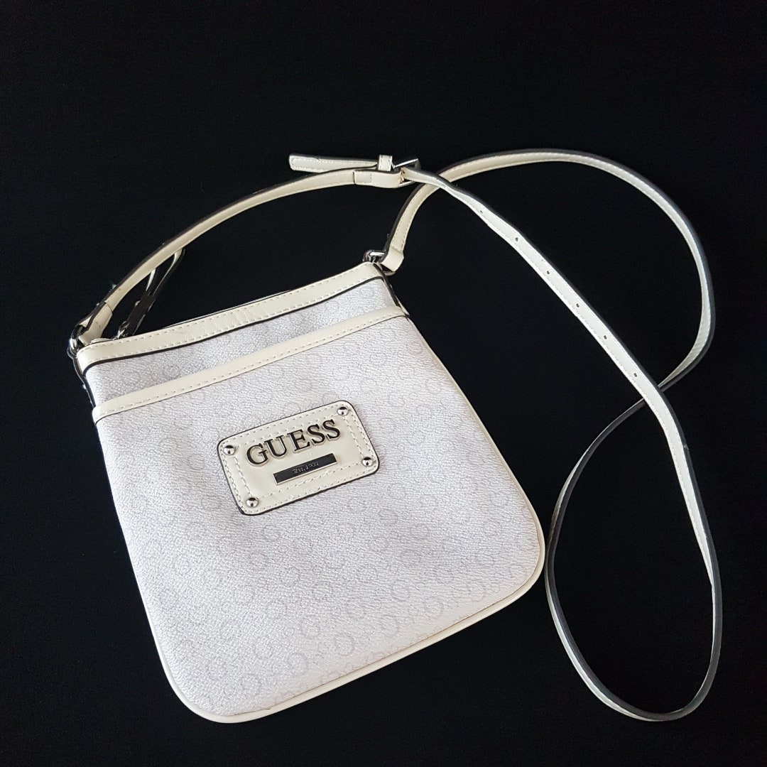 Guess signature handbag 2025