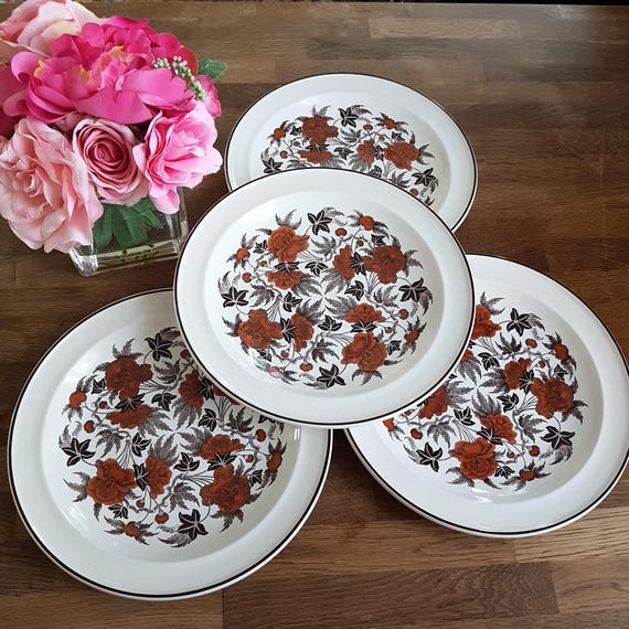 Vintage 1970s Wedgwood Peony Stoneware Dinner Plates Set of 4 Mid Century Farmhouse