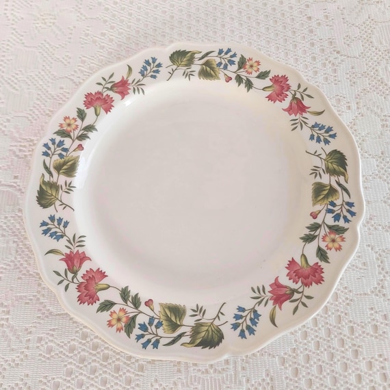 Set of 4 Wedgwood Derwent Dinner Plates, 10 inch Floral Scalloped English China