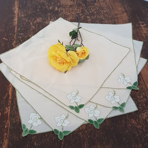 Set of 6 vintage cloth napkins flower print funky serving tableware settings yellow green dining table brown fun Set of 6 vintage cloth napkins flower print funky serving tableware settings yellow green dining table brown fun
