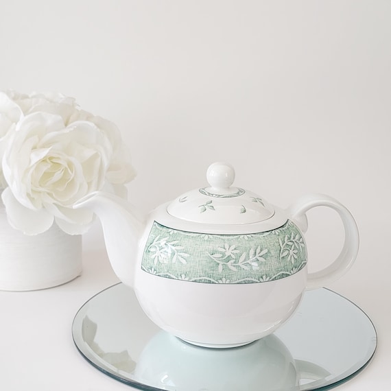 Royal Doulton Linen Leaf 4 Cup Teapot Expressions Sage Green Fine China Vintage