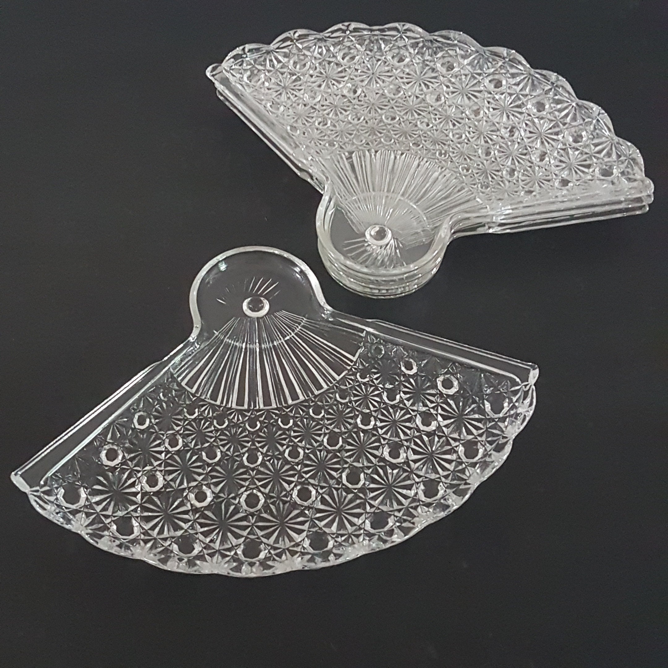 Hand Fan Plate Set of 4, Anchor Hocking Daisy & Buttons, Fan Shaped Clear Glass Snack or