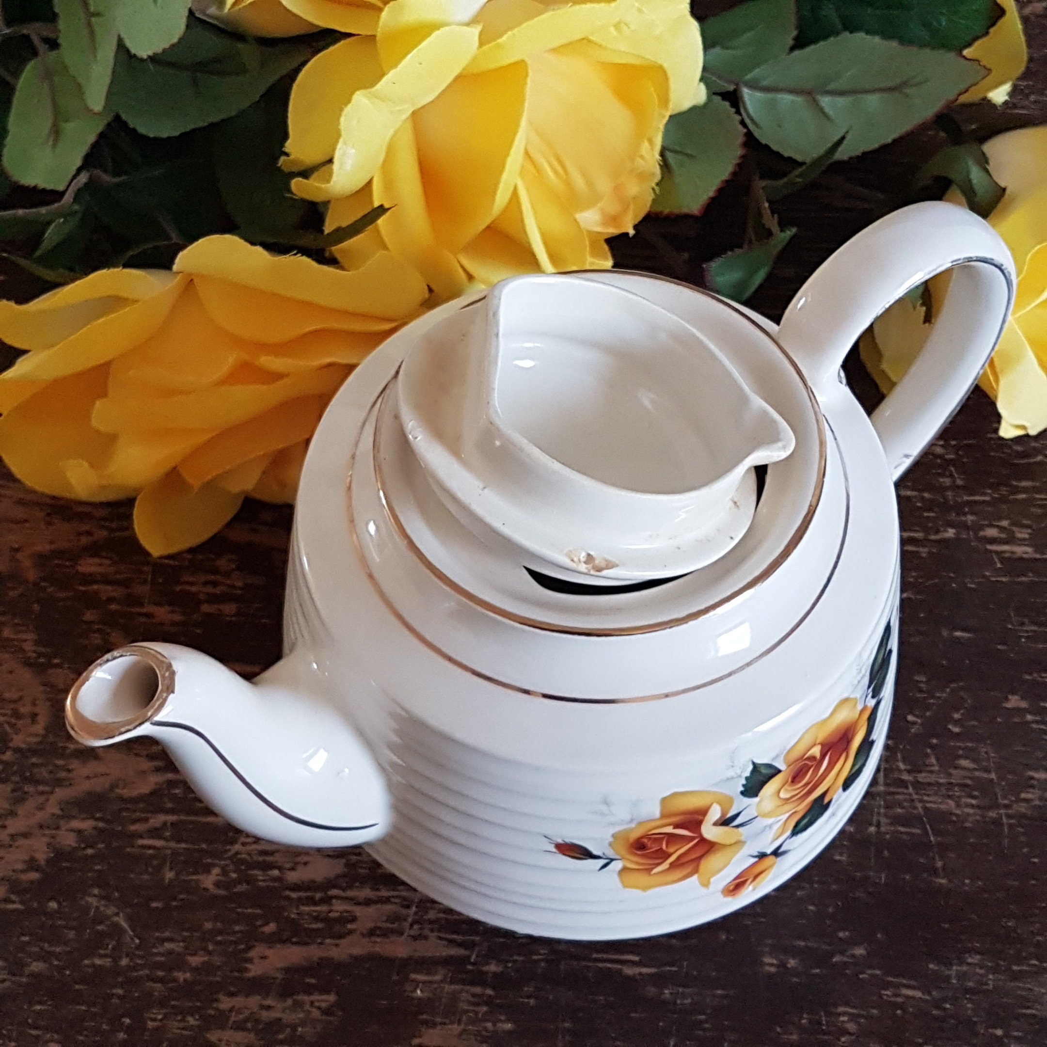 Vintage Sadler Teapot, Yellow Rose, Full Size, 5 Cup Capacity