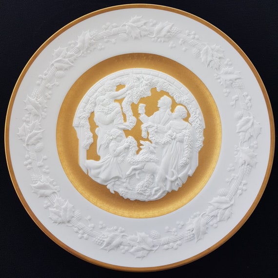 Franklin Mint DECK THE HALLS Decorative Wall Plate, The 1977 Christmas Plate, Made in Bavaria