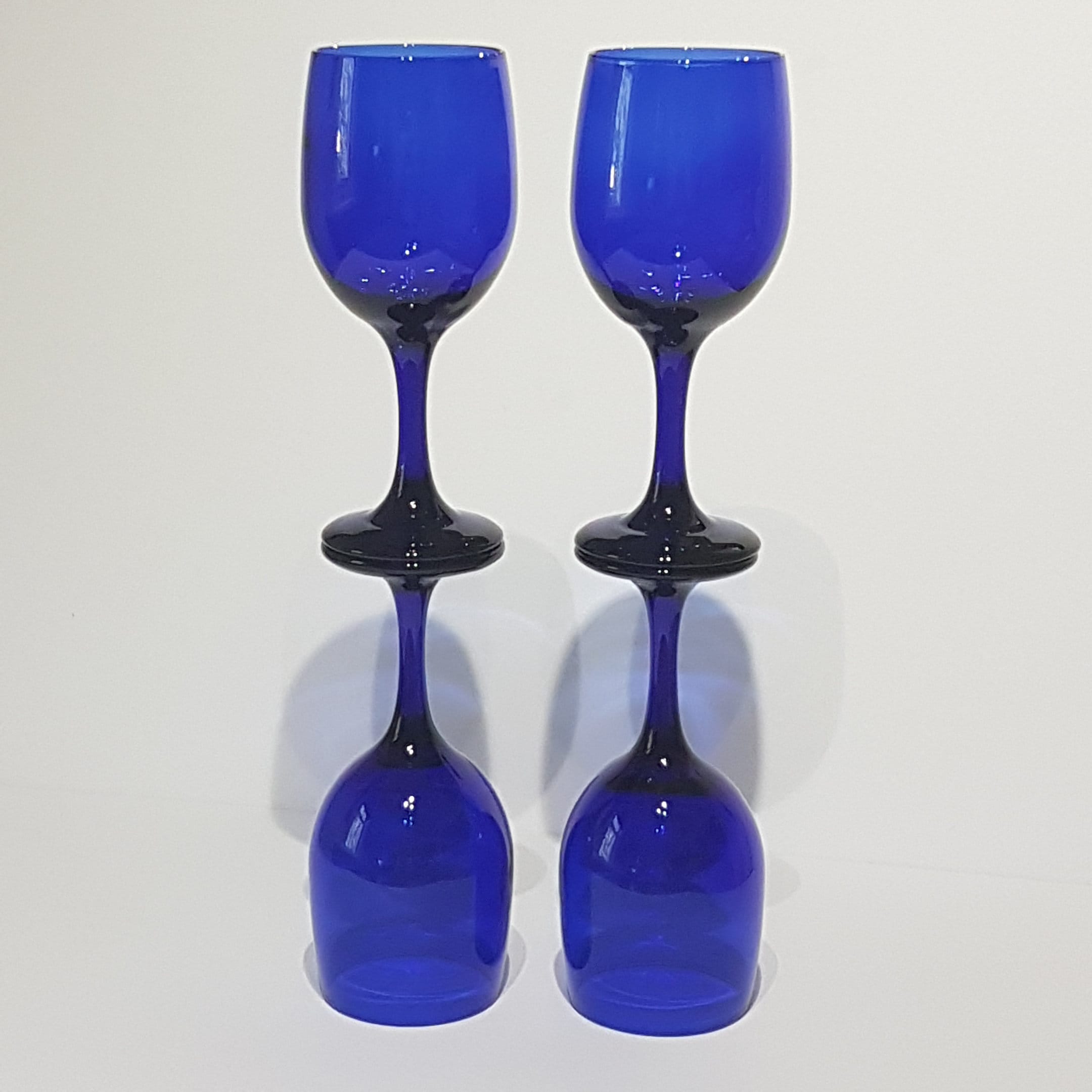 Set of 4 Cobalt Blue LIBBEY Premiere Wine Glasses, Blue Stemware Water