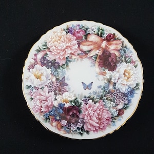 Lena Liu, CIRCLE OF LOVE Decorative Wall Plate, 7.25 inch, First Issue Floral Greetings from Lena Liu, Plate No 3115M, 1994