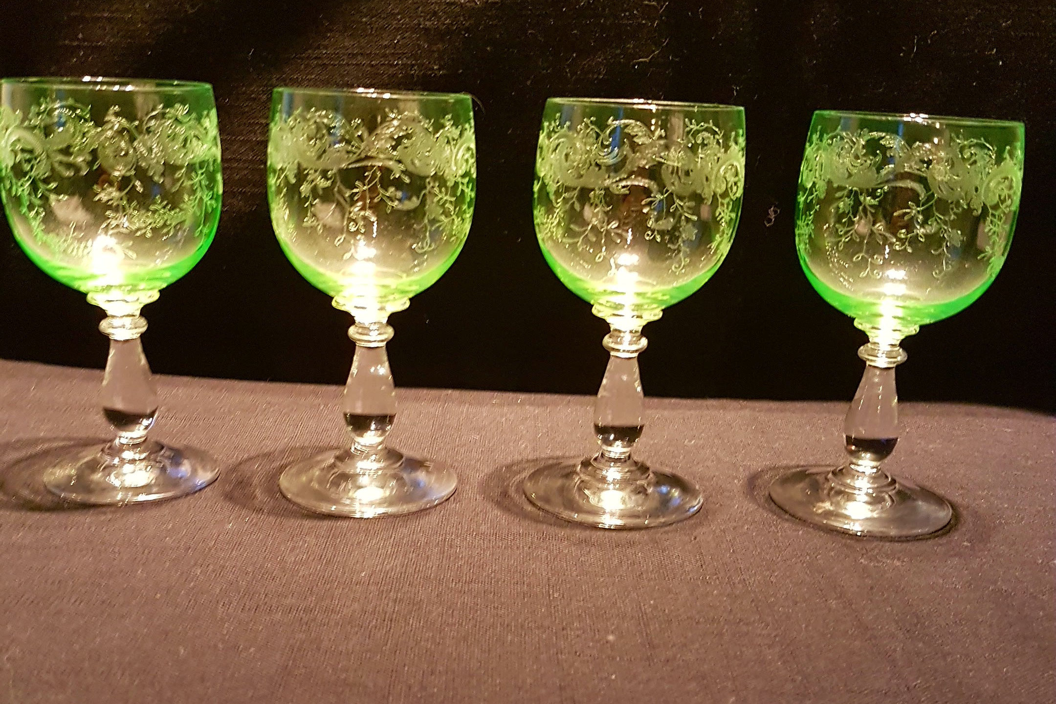 Set of 4 Green Etched Wine Glasses, Vintage Stemware, Vintage Wine
