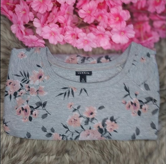 Plus Size Floral Long Sleeve Tee - Light Gray Casual Top - Torrid 0