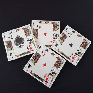Juego de 4 posavasos de cerámica con diseño de naipes As vintage - Salvamanteles con parte trasera de corcho para decorar la sala de juegos