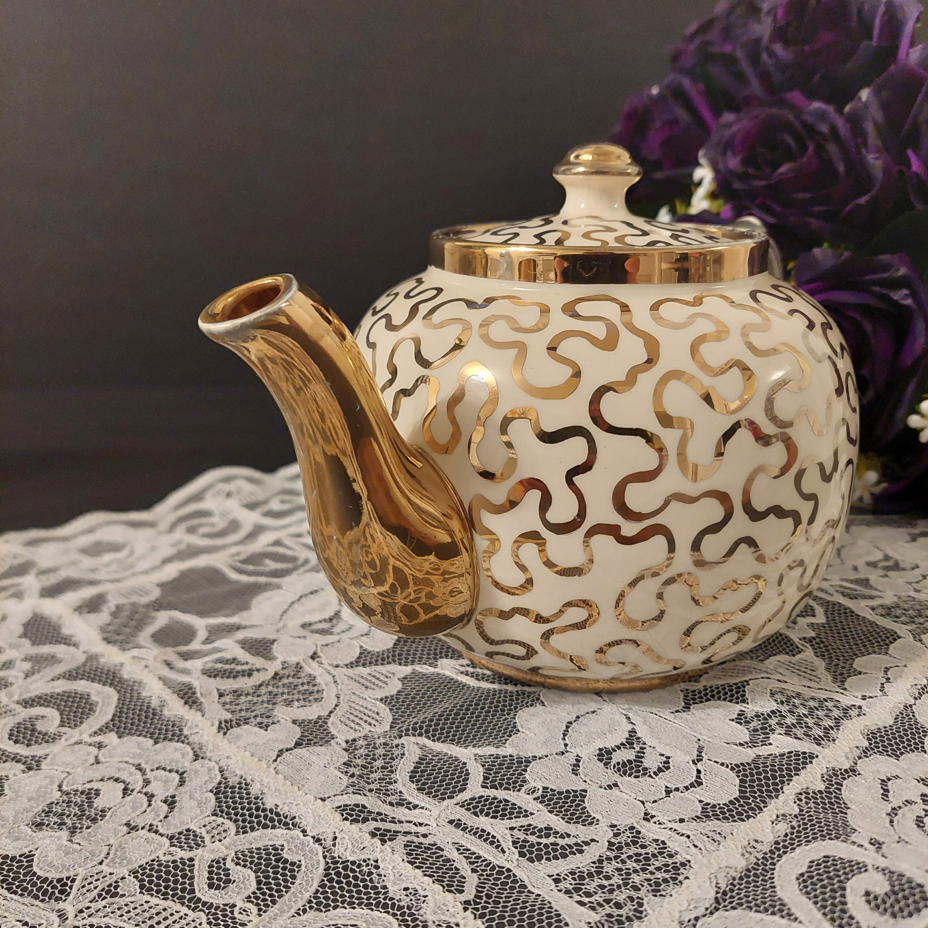 Vintage Teapot, Sudlow Tea Pot, Gold Squiggly Lines on Ivory White, 4.5 Cup, Made in England, 1950s