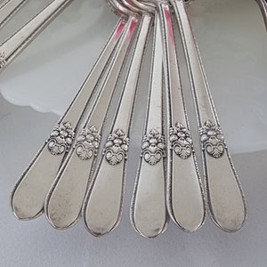 1847 Rogers Bros International Silver ADORATION 24 pc Set, Service for 6, Silver Plated, Knife, Fork, Soup Spoon, Teaspoon