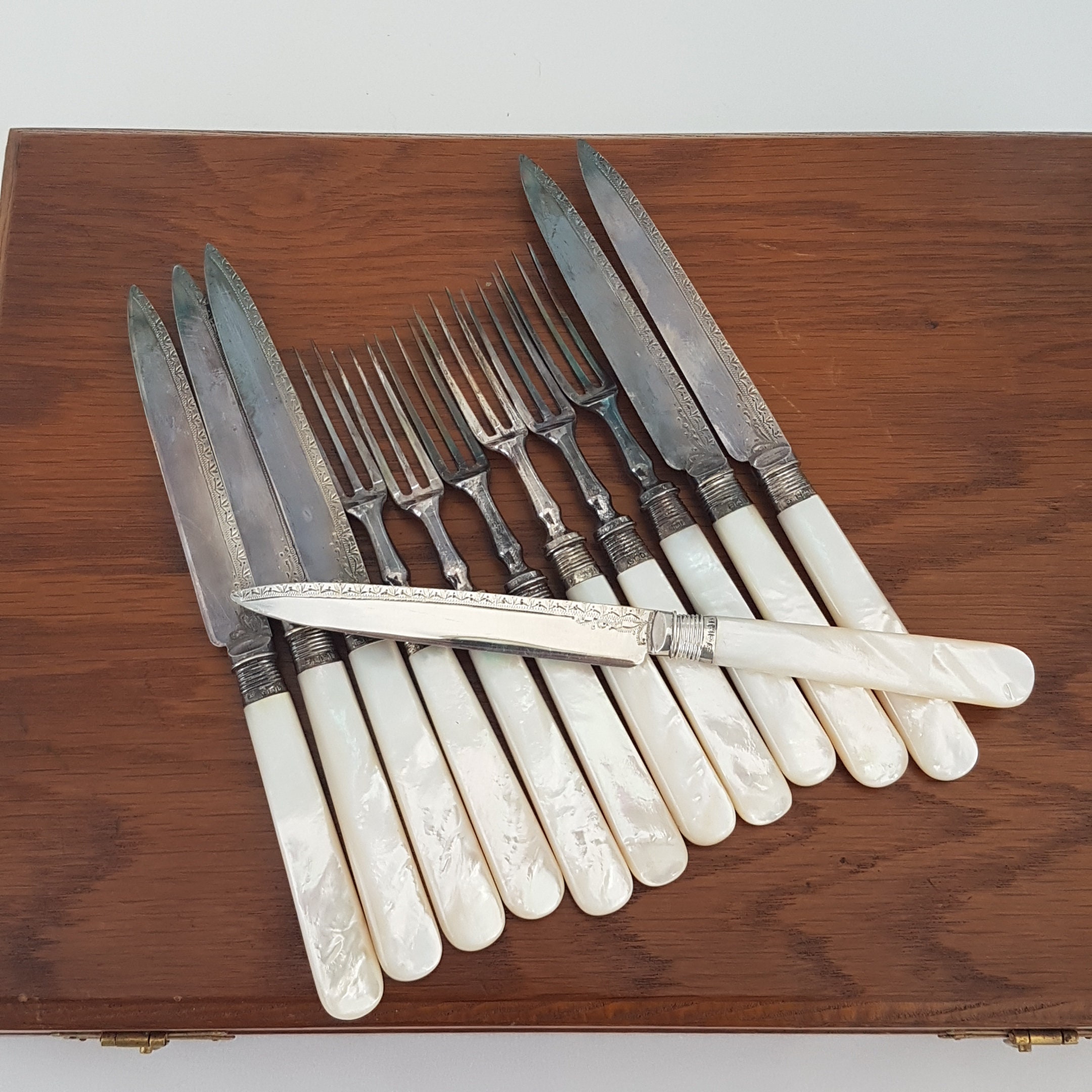 Mother of pearl flatware antique deals